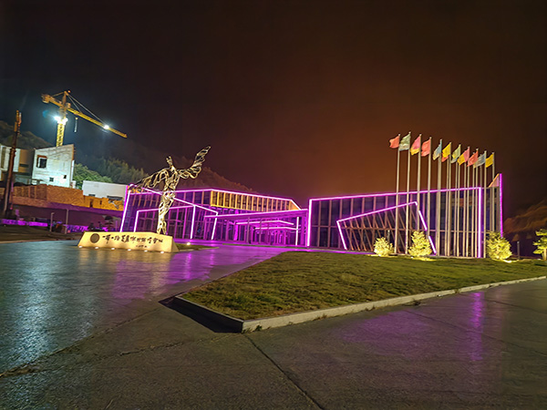 城市亮化是现代城市建设的重要组成部分，它不仅可以美化城市的夜景，还能提升城市的整体形象。随着科技的不断进步，城市亮化也得到了更多的关注和创新。本文将介绍一些关于城市亮化的创意和技术，帮助读者了解林芝城市亮化的重要性以及如何进行林芝城市亮化的规划和实施。